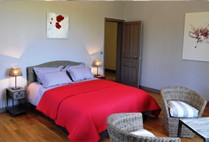 guest house chablis - room la jaspe rouge